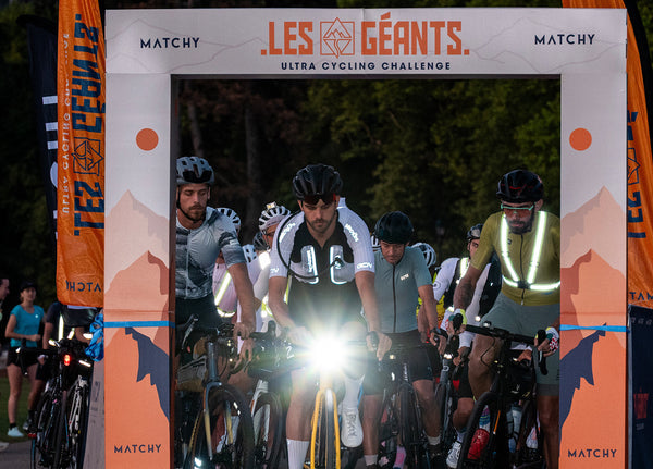 GCN découvre l’ultra-cyclisme avec notre maillot ULTRA !