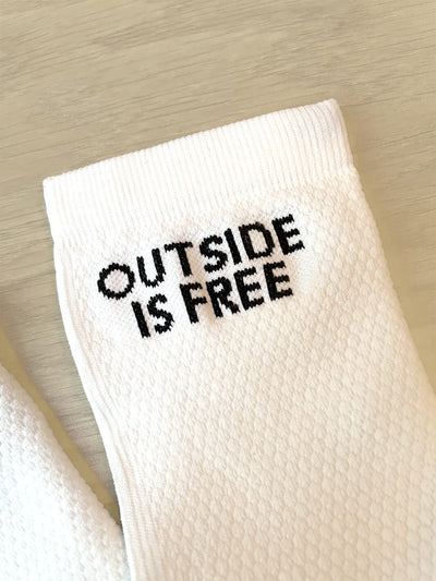 Calcetines blancos - Afuera es gratis 